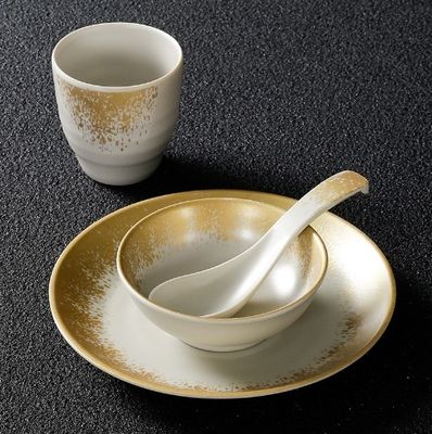 Goede prijs. Melamine tafelgerei van een witte kleur van hoge kwaliteit online