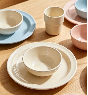 Goede prijs. Niet-toxisch milieuvriendelijk A5 melamine vormverbinding, 99,8% hoog zuiverheid hittebestendig poeder, hoge hardheid slijtvast grondstof voor restaurant dagelijks melamine eetgerei maken online